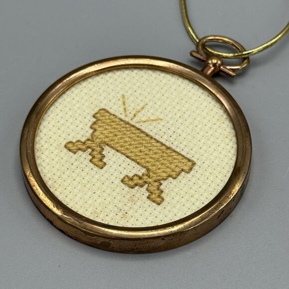 Vtg 3 Framed Cross Stitch Ornaments Fish Angel Manger Cradle Christmas Religous - Picture 8 of 14